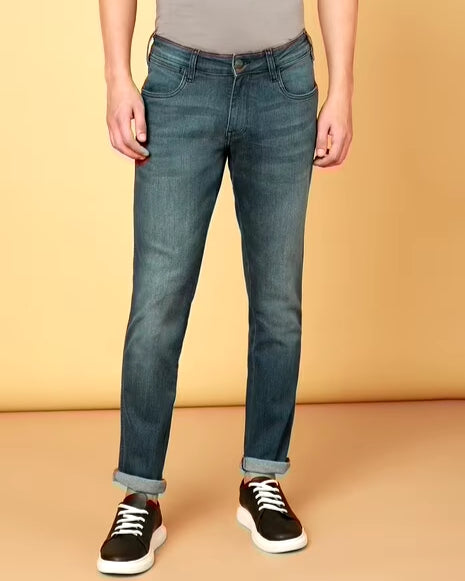 Men Lightly Washed Tapered Fit Jeans